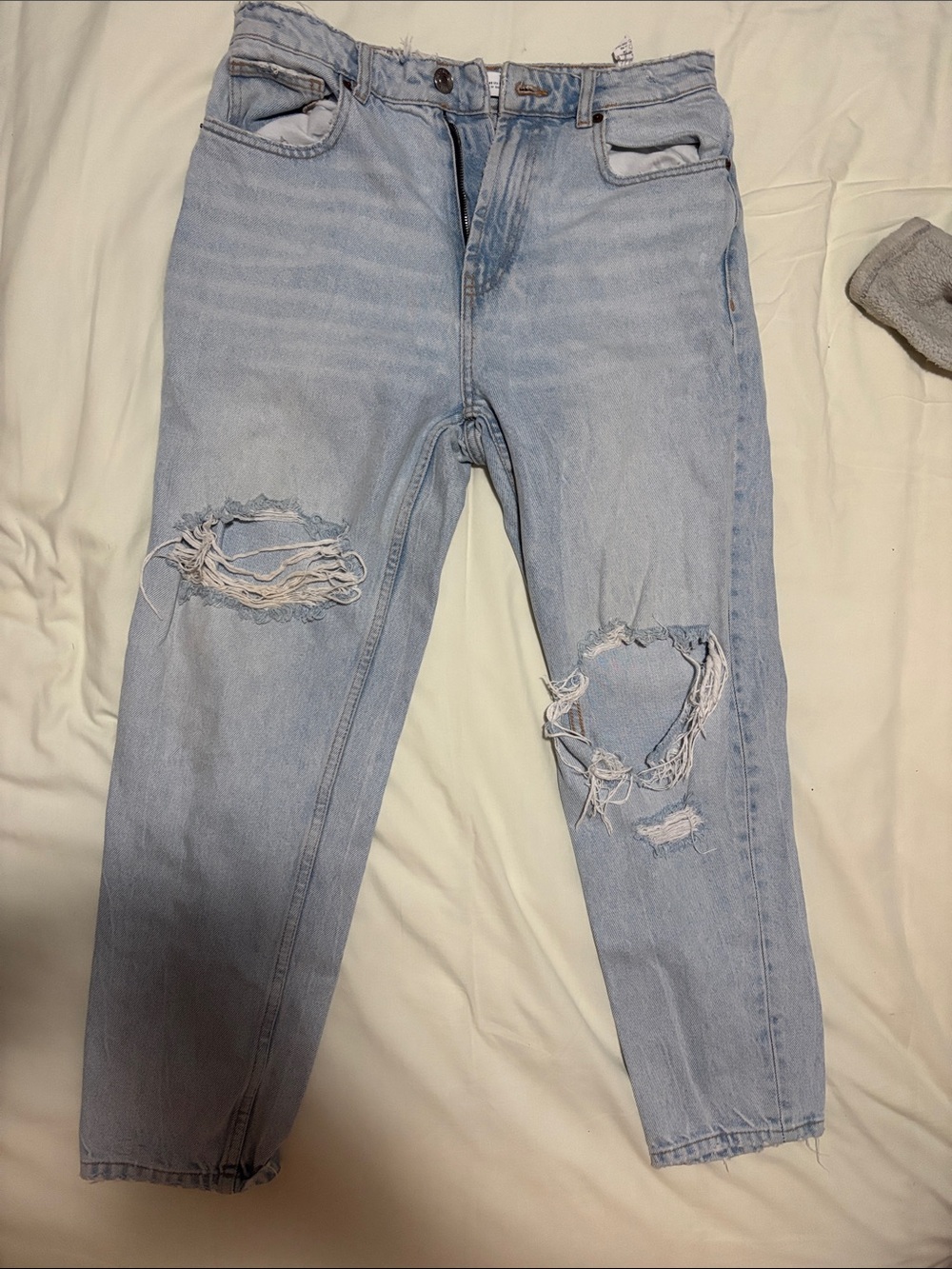 2/$20 ZARA Light Wash Distressed Women’s Jeans - Casual Ripped Denim - Picture 1 of 3